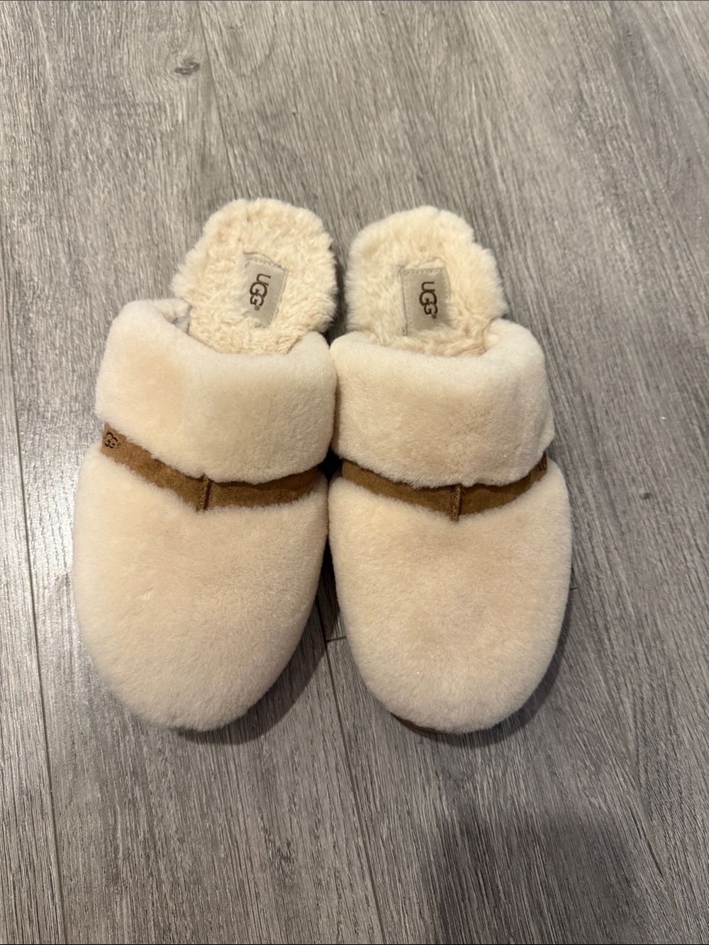 UGG Cream and Chestnut Shearling Mule Slippers floor model - Picture 3 of 6